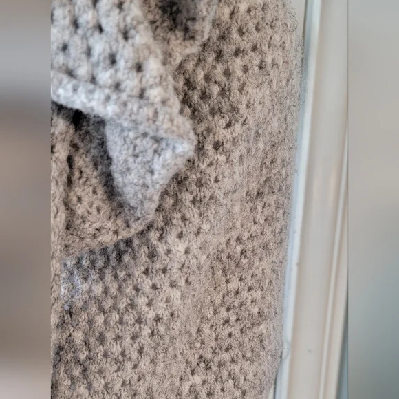 Broadway 38 Anthropologie Open Knit Ruffled Shoulder Sweater Women's M Grey Wool - Picture 8 of 12